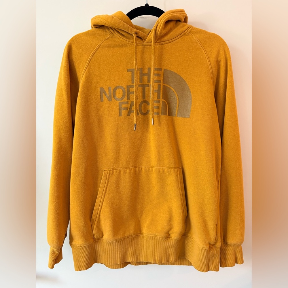 The North Face Half Dome Hoodie in Gold Yellow | Women’s Size Medium